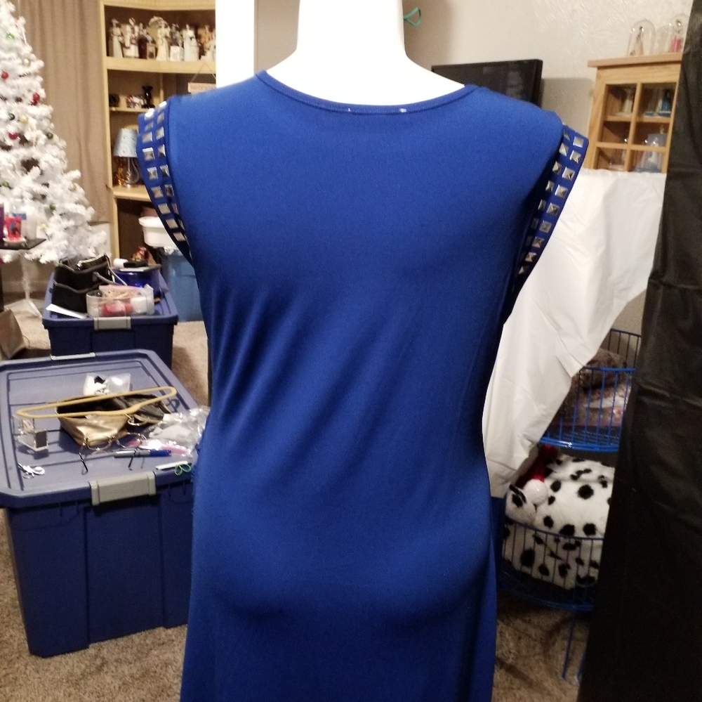Dress - Picture 2 of 7